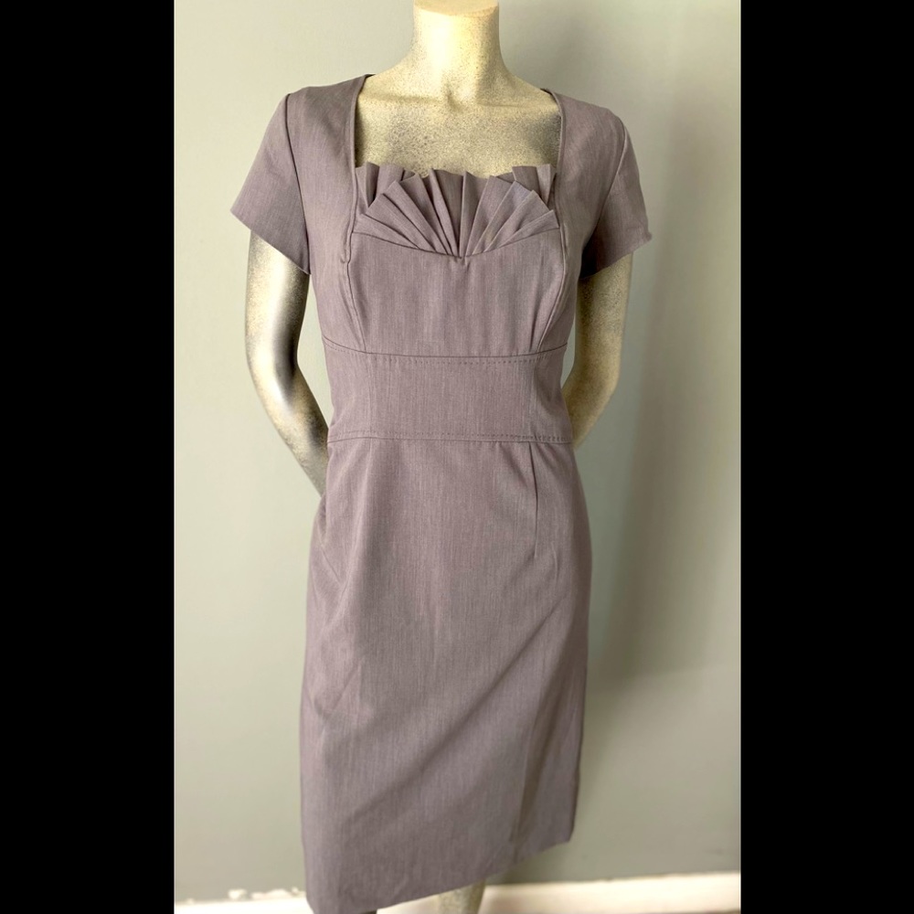 Gorgeous VENUS dress with a neckline to die for. Sz 8